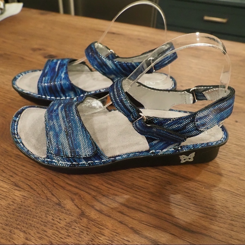 NIB ALEGRIA Patti 38 blue metallic leather sandal - Picture 6 of 16